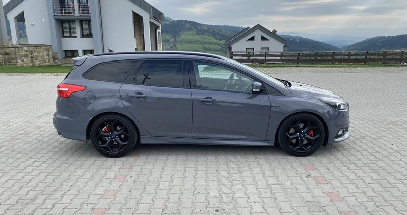 Ford Focus cena 56300 przebieg: 218000, rok produkcji 2015 z Szprotawa małe 497